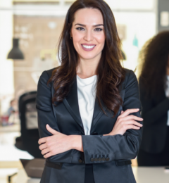 businesswoman-leader-in-modern-office-with-busines-F5UTRK7.png